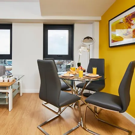Penthouse Near Leeds City Centre Apartment *